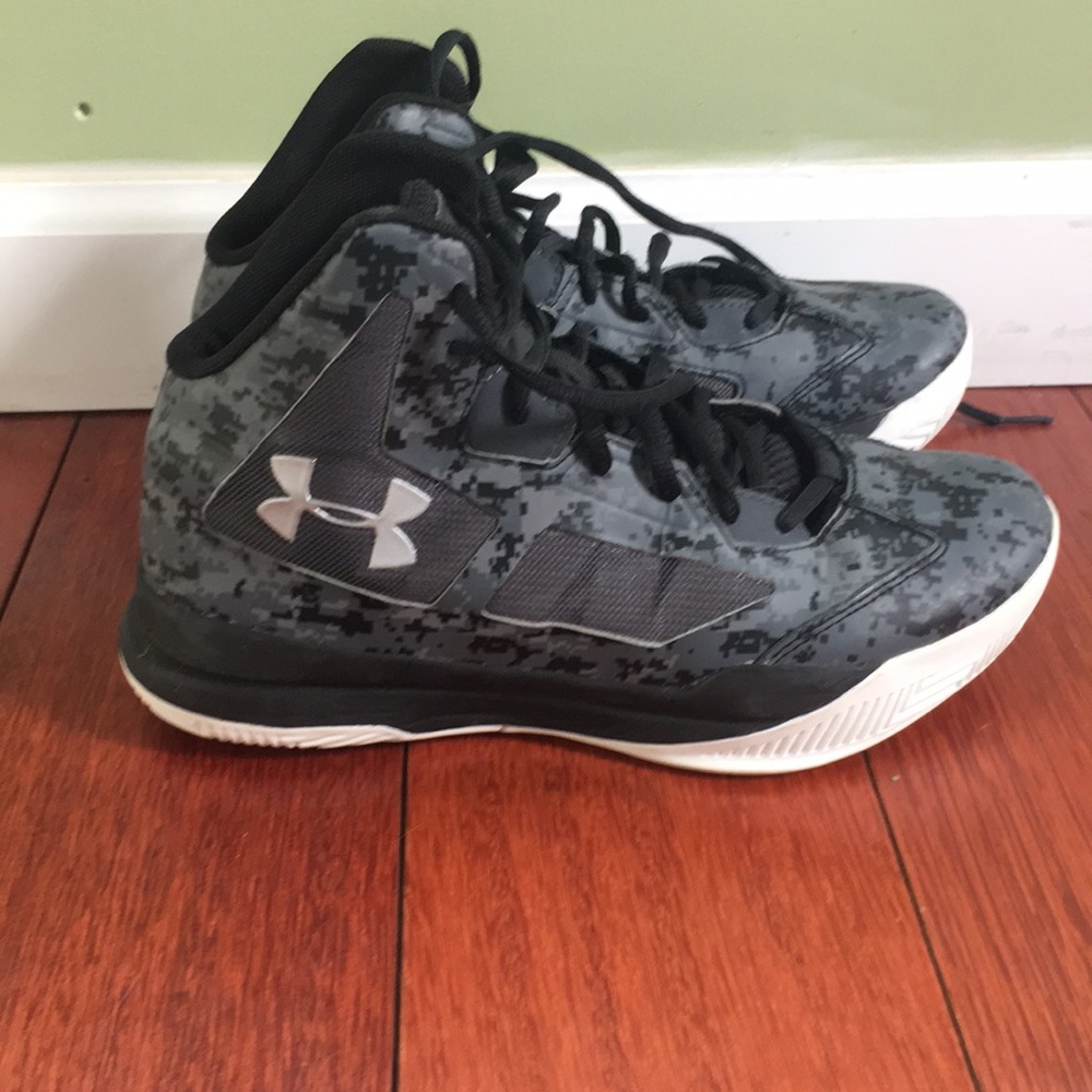Underarmour men’s basketball shoes